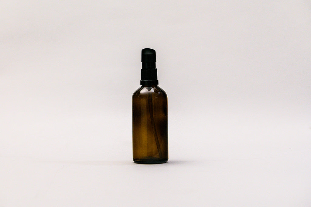 Botella 100 ml vidrio ámbar válvula de tratamiento negra 18/410