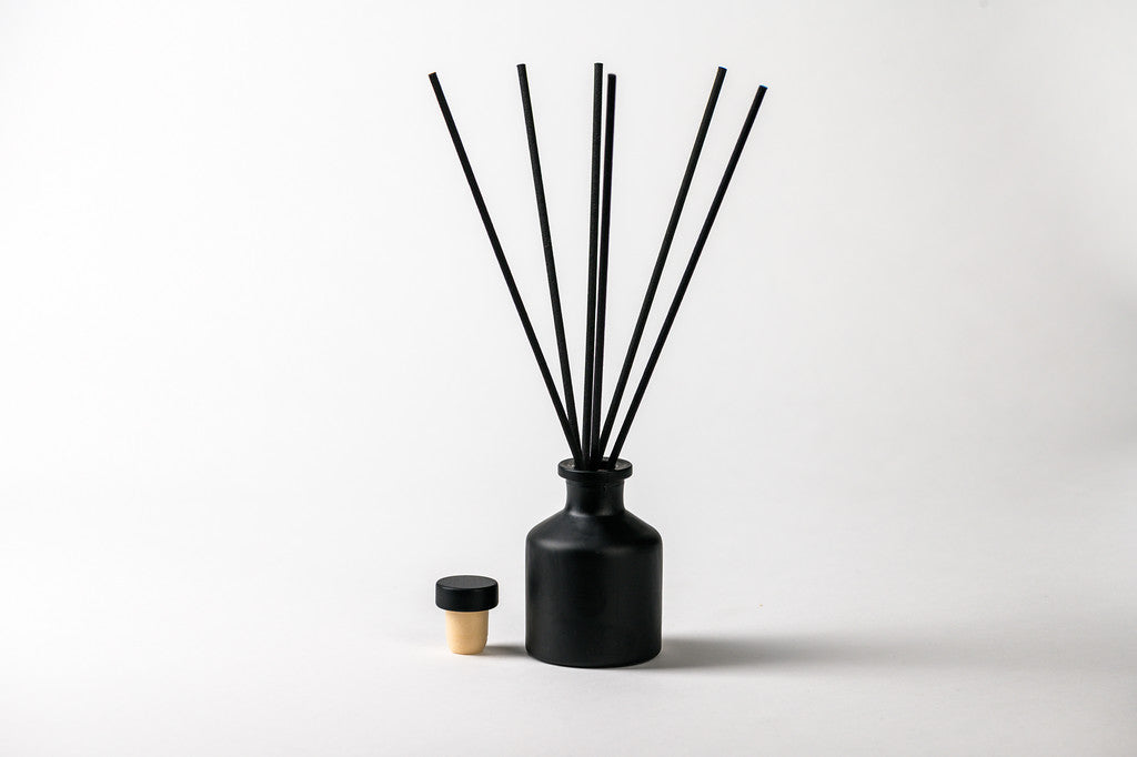 Pack 144 mikado 50 ml difusor vidrio negro curvo con t. varillas n.