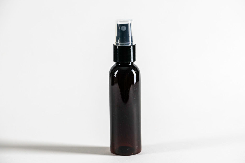 Botella 60 ml plástico ámbar con spray negro 20/410