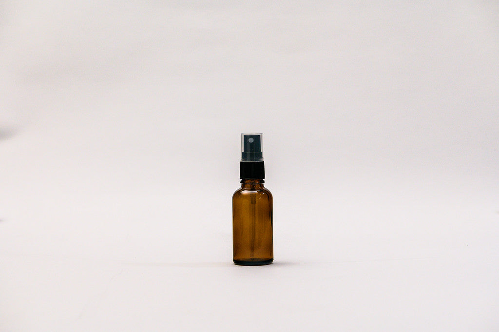Botella vidrio ámbar 30 ml con spray atomizador negro 18/410