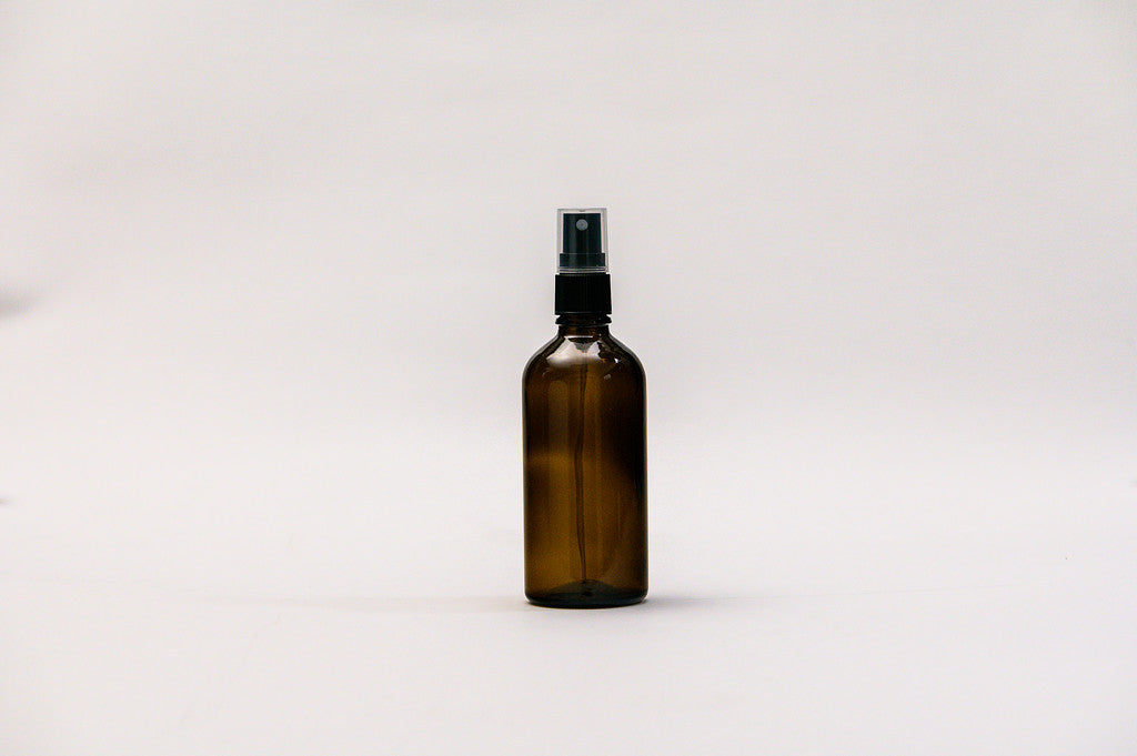 Botella vidrio ámbar 100 ml con spray atomizador negro 18/410