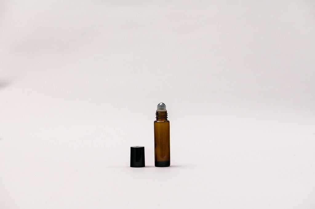 Roll on 10 ml vidrio grueso ámbar tapa negra bola