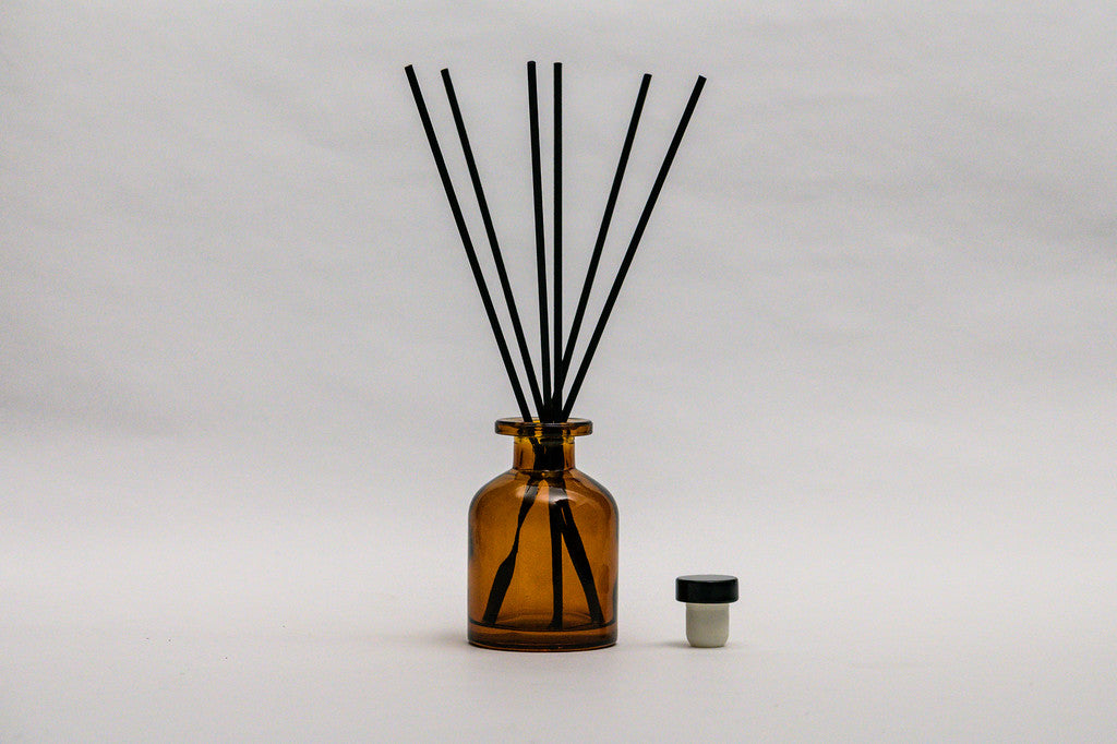 Mikado 90 ml difusor vidrio ámbar con tap varillas n.