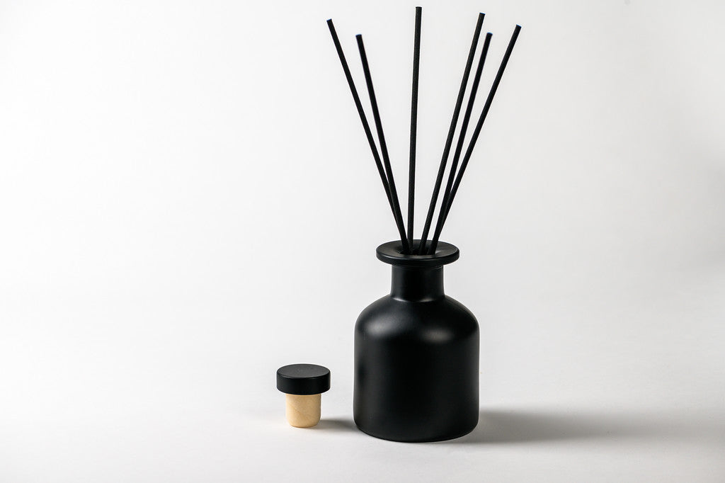 Mikado 150 ml difusor vidrio negro con tap. varillas n.