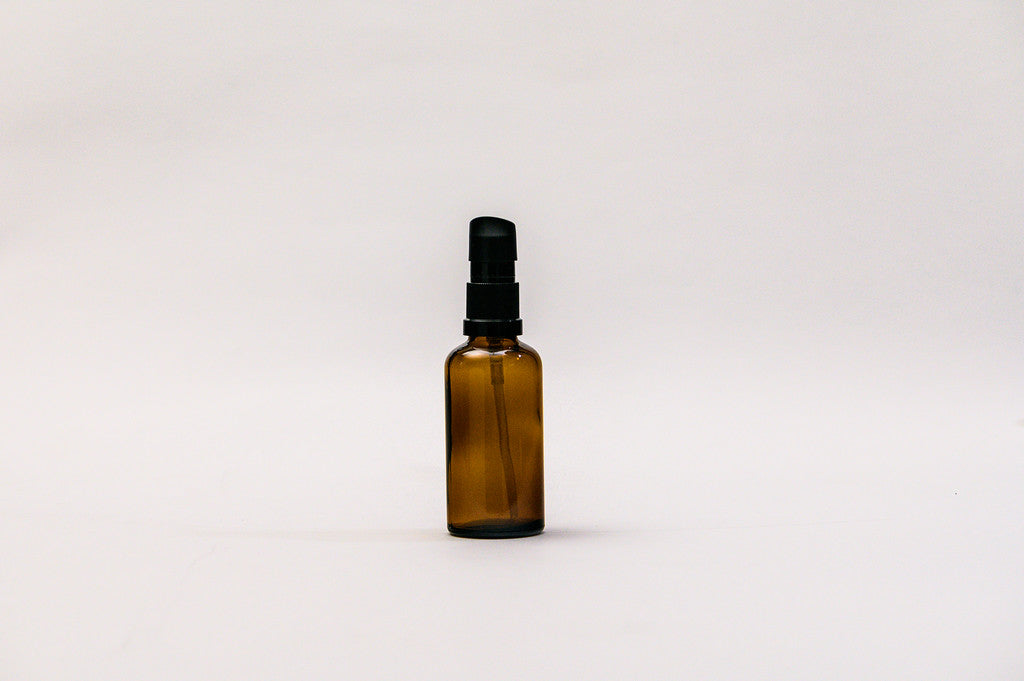Botella 50 ml vidrio ámbar válvula de tratamiento negra 18/410