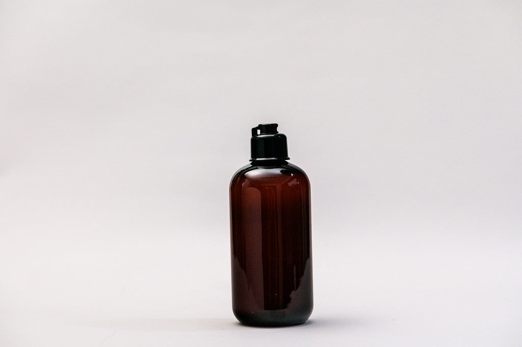 Botella 250 ml plástico ámbar con tapa cantimplora negra 24/410