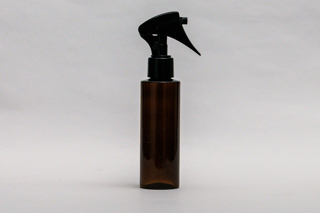 Botella 120 ml plástico ámbar hombro recto con mini gatillo negro 24/410