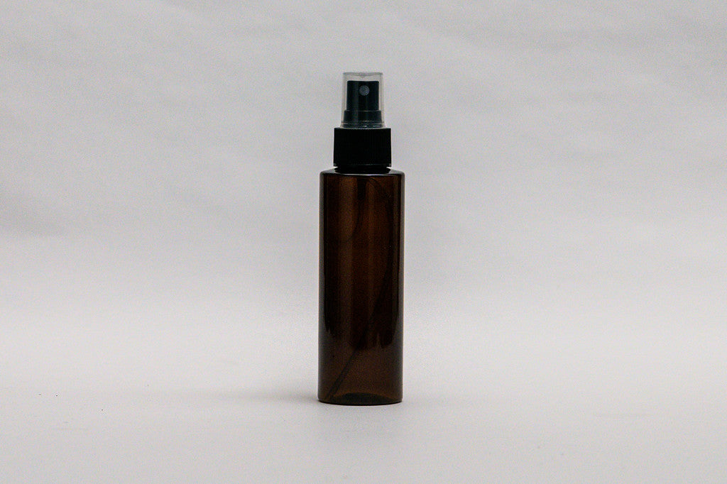 Botella 120 ml plástico ámbar hombro recto con spray negro ribeteado 24/410